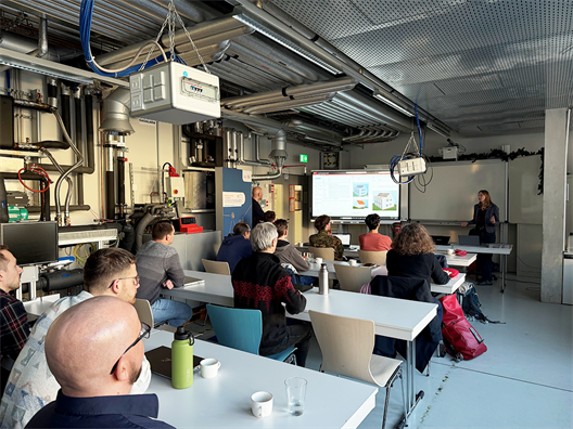 Projekt SmartPrior ist abgeschlossen: Vortrainierte Machine Learning-Modelle verkürzen die Optimierung hybrider Energieversorgungssysteme im Gebäudebereich bei nahezu gleichen Ergebnissen um >99 %, ein Mehrwert für die Nutzung in der Praxis.